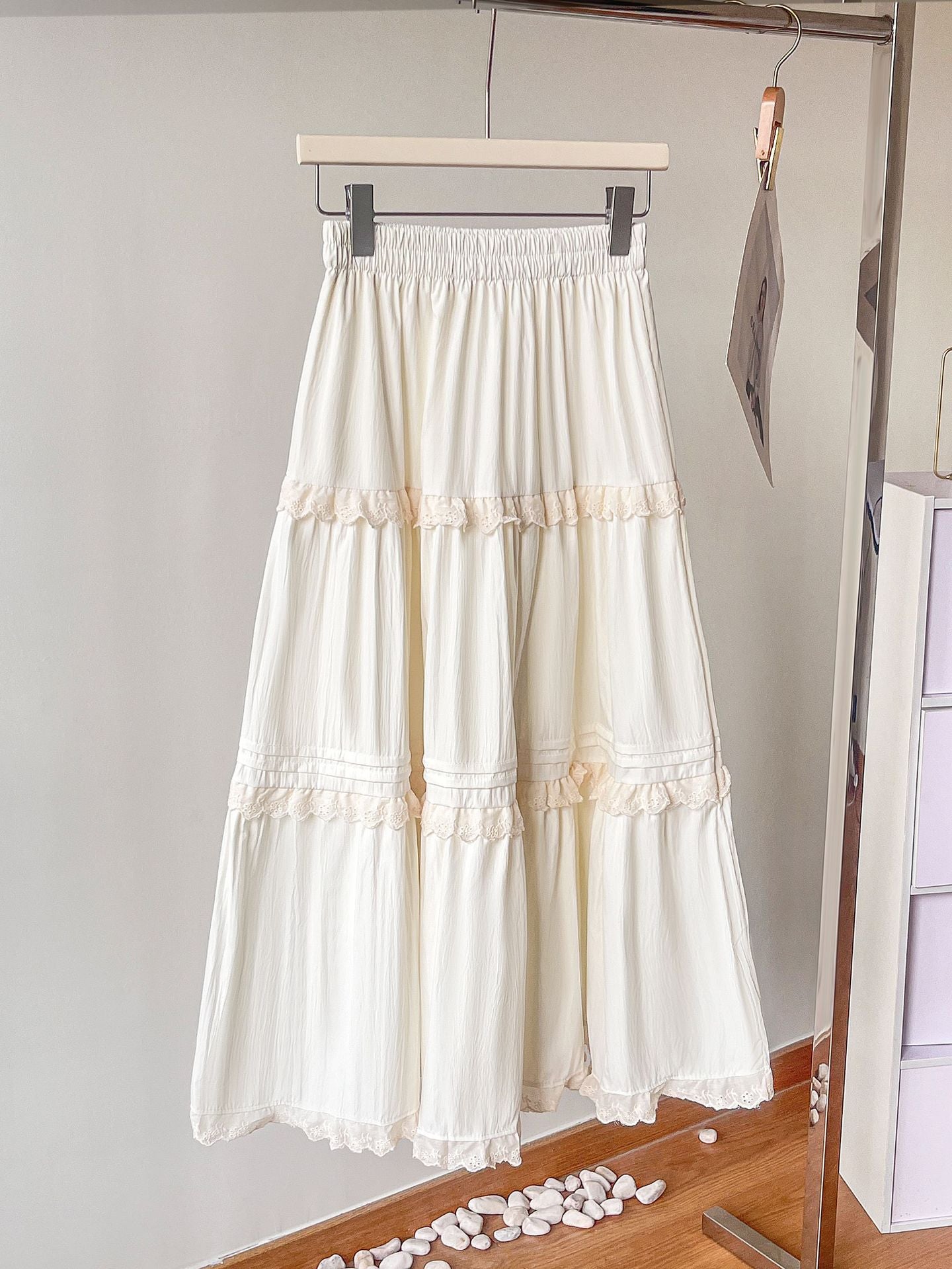 Ruffled hem high-waisted half-length skirt