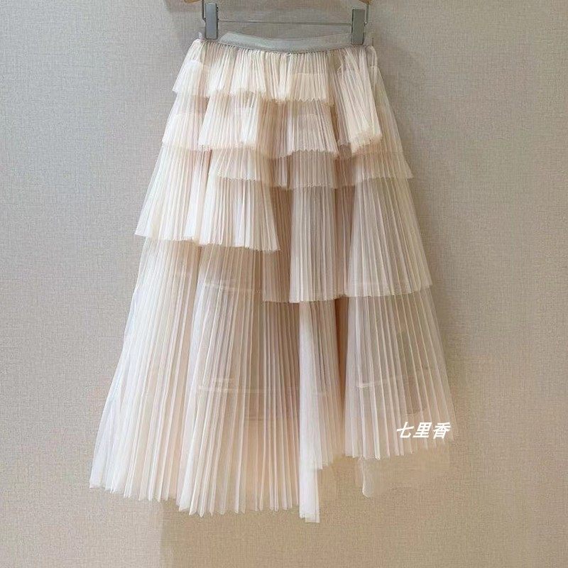 Half-length dress pleated skirt cake
