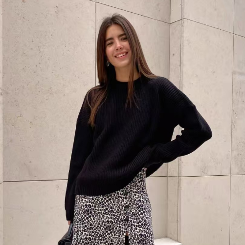 Round neck pullover sweater