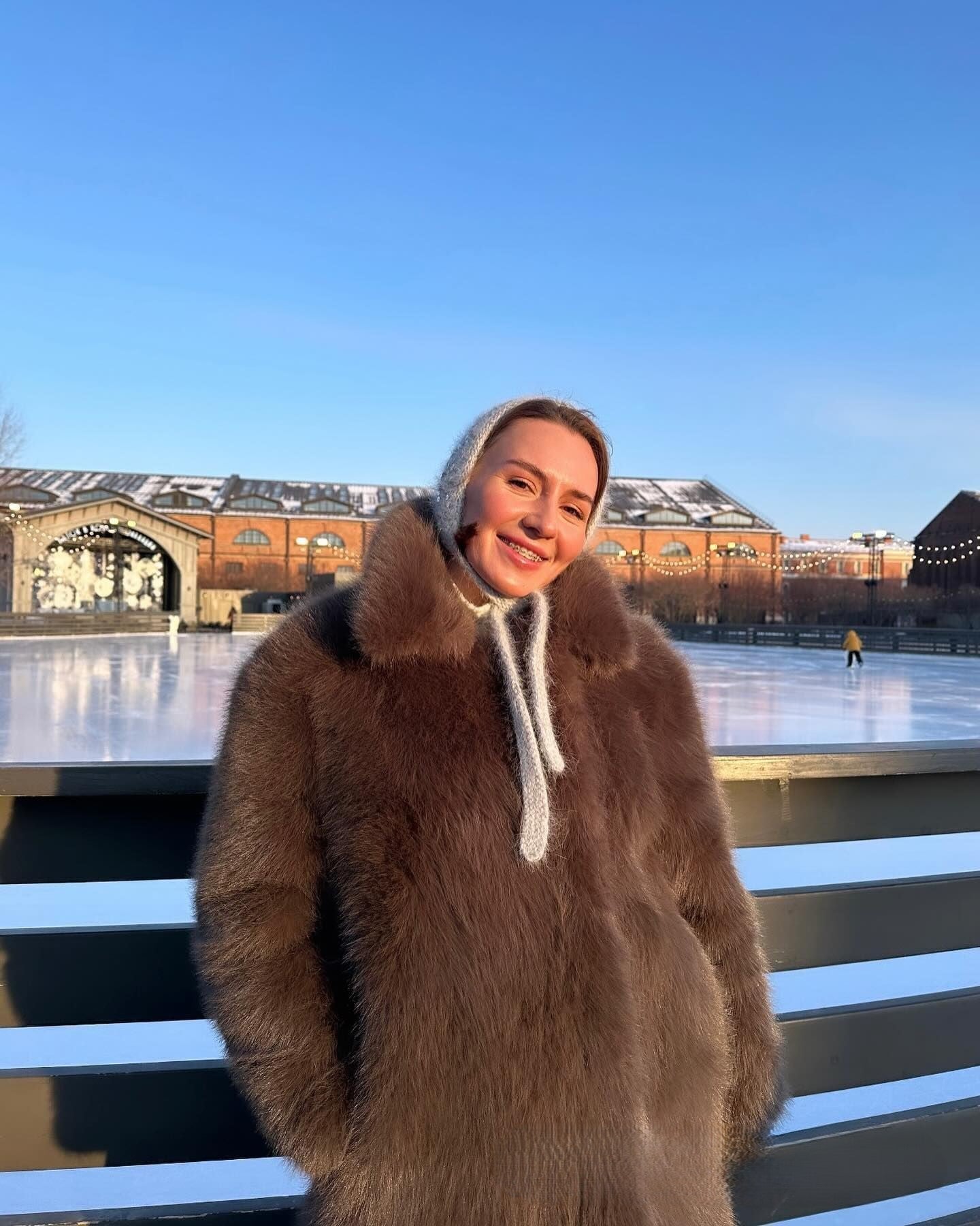 Women's Faux Fur Mid-Length Coat with Extended Collar