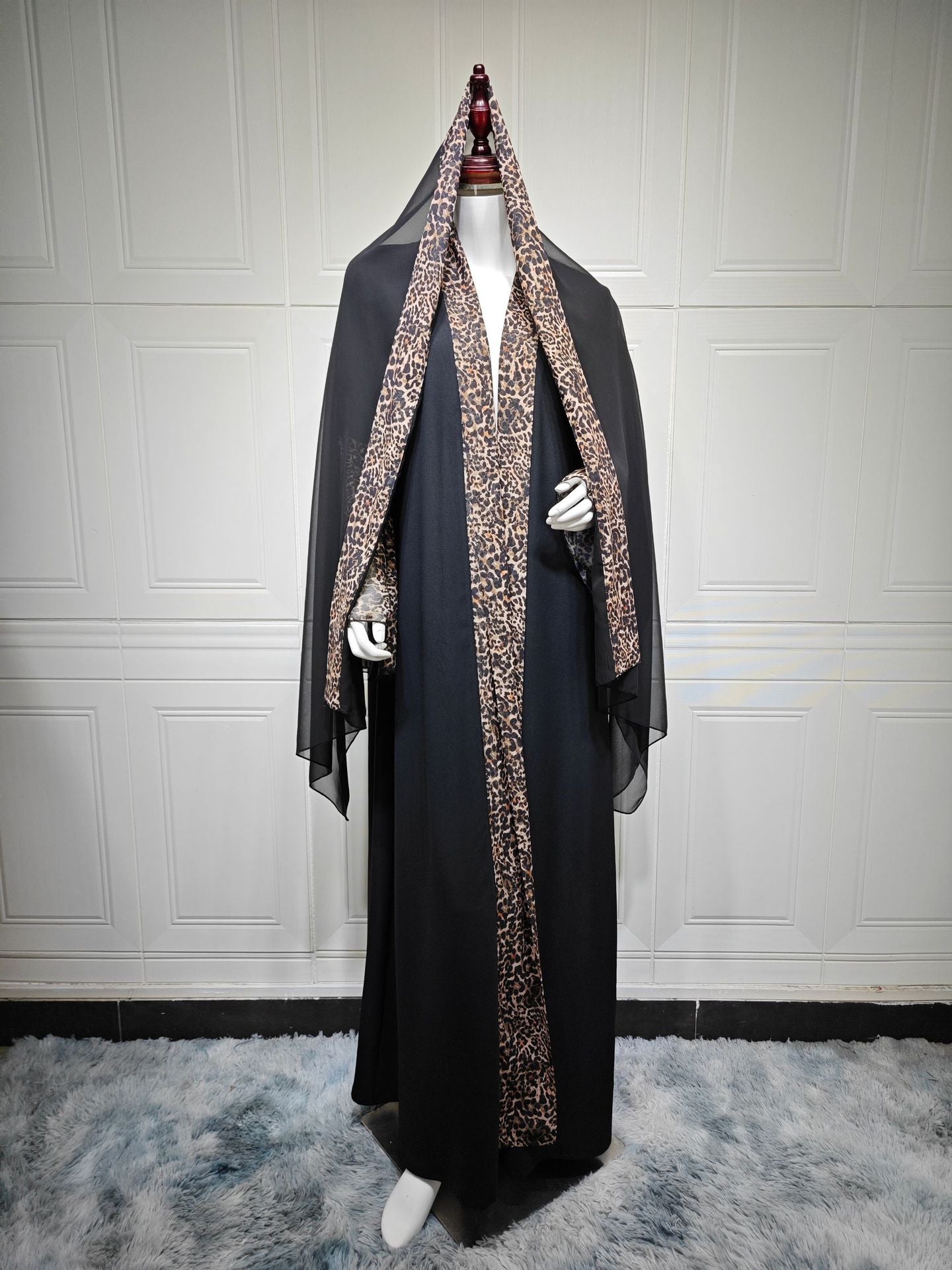 Leopard print fashionable robe