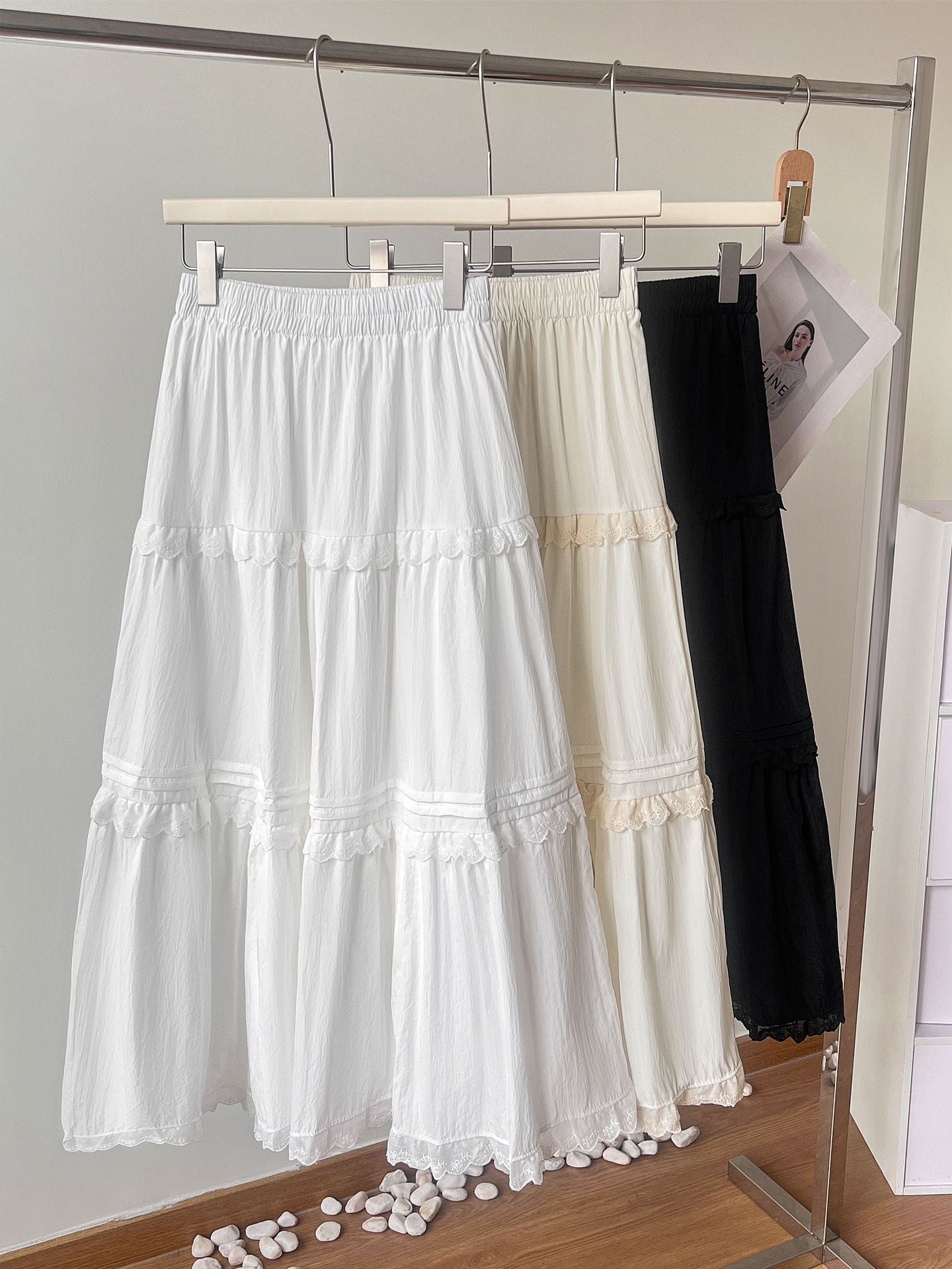 Ruffled hem high-waisted half-length skirt