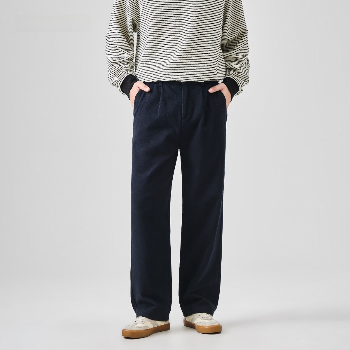 Semi-elastic trousers