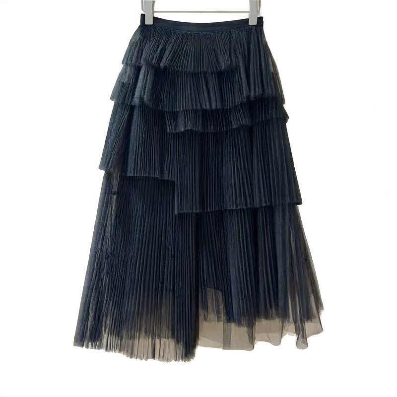 Half-length dress pleated skirt cake