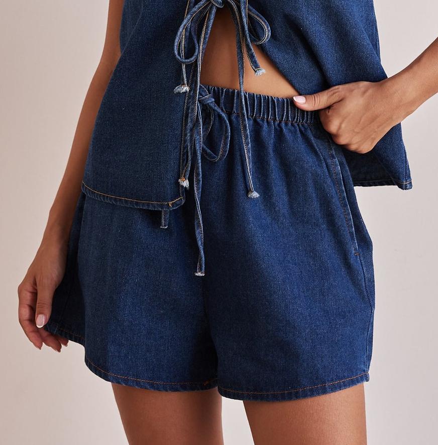 Casual sleeveless lace-up high-waisted vest and denim shorts
