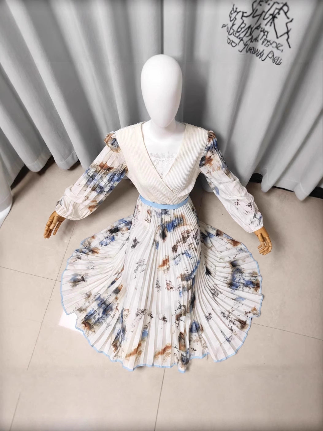 Printed V-Neck Pleated Dress