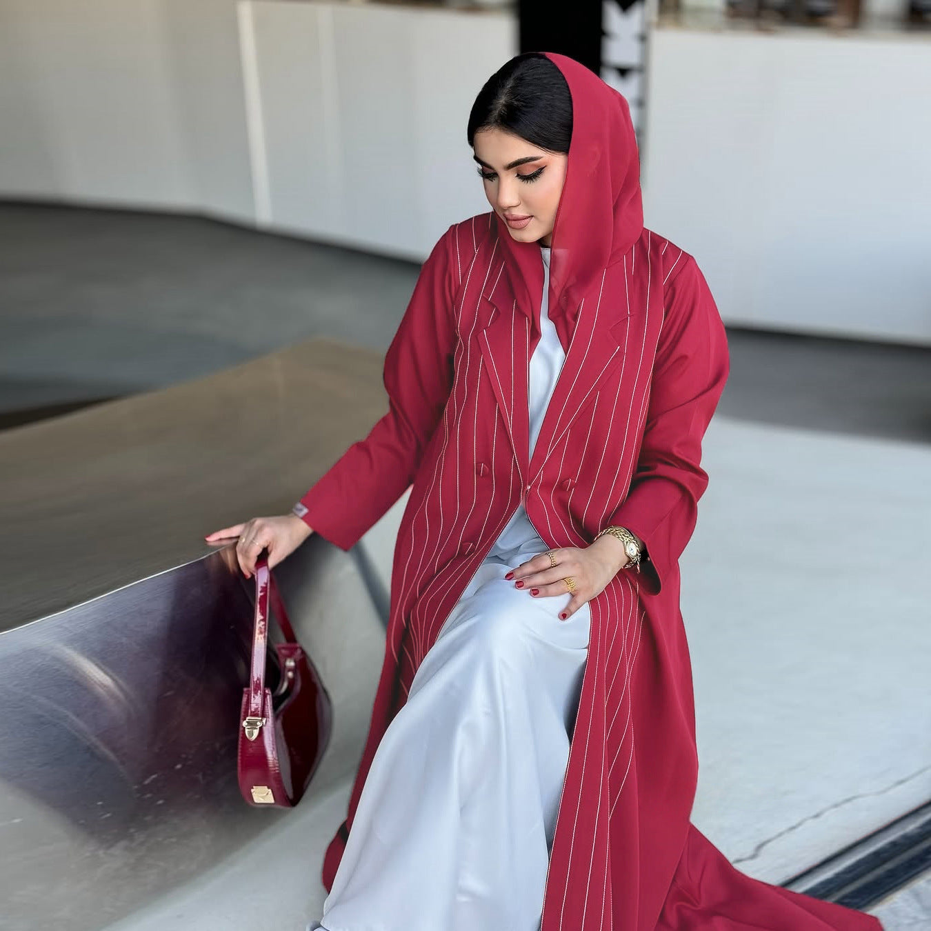 Contrasting color stripe robe