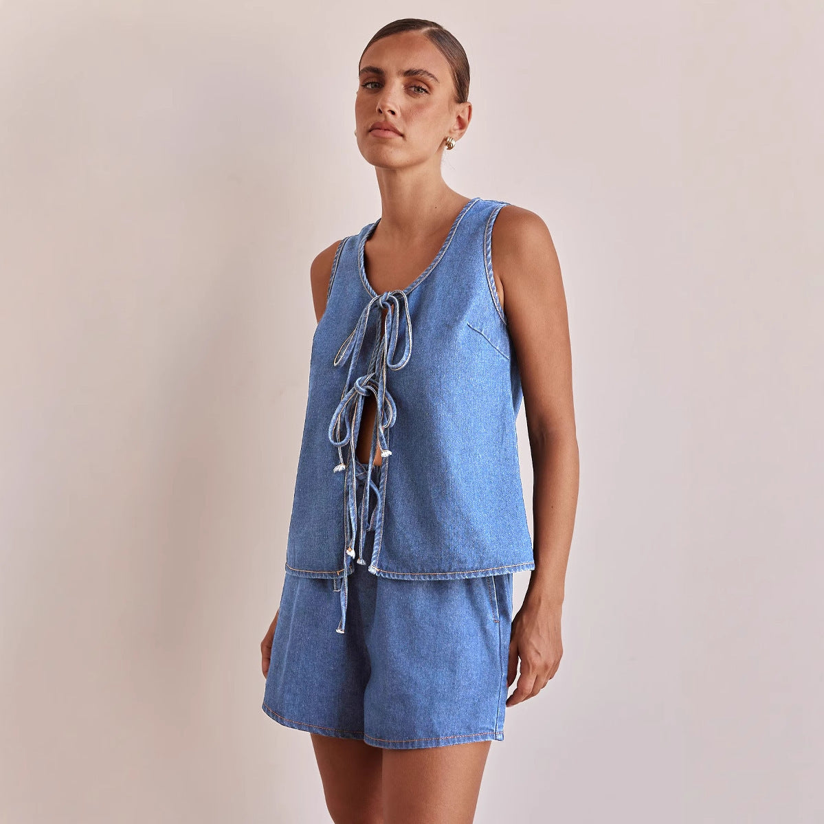 Casual sleeveless lace-up high-waisted vest and denim shorts