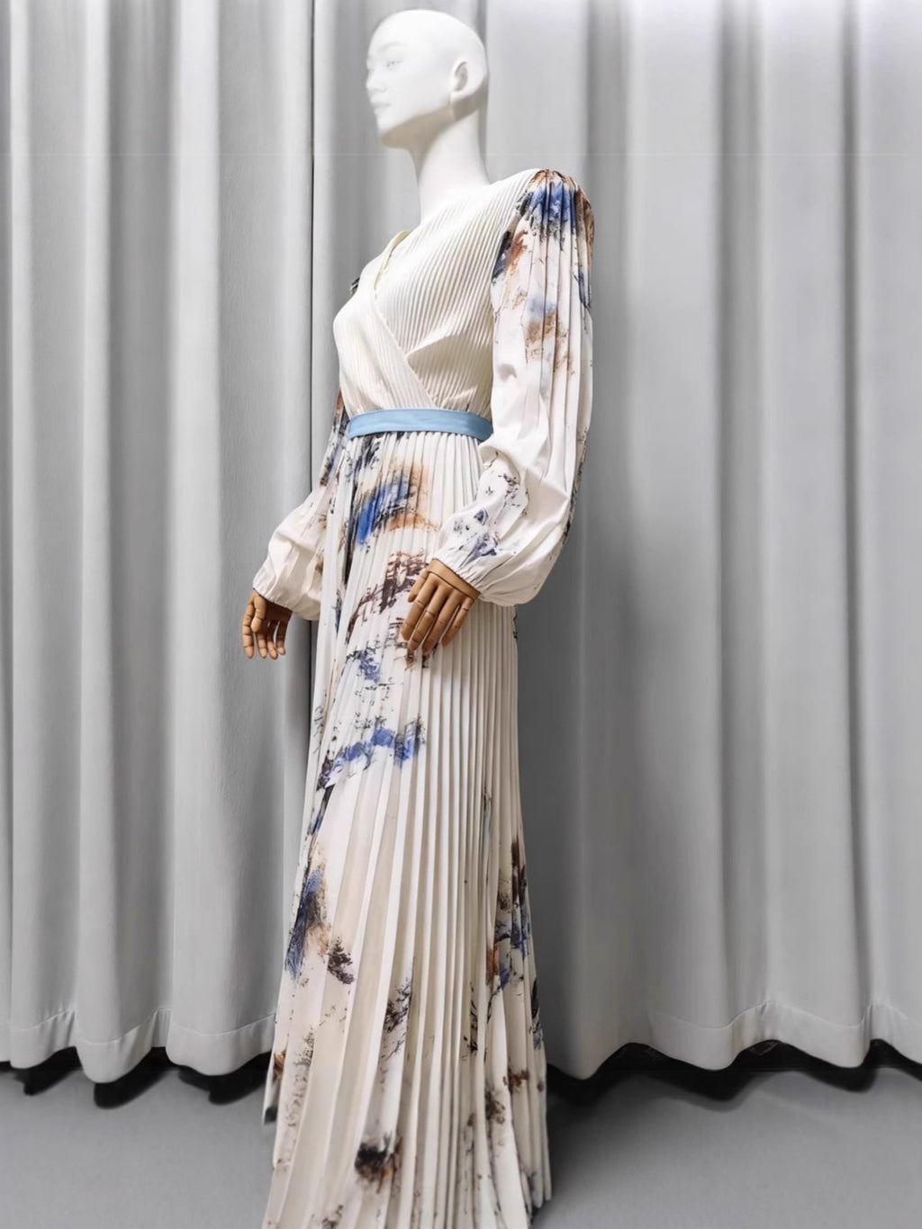 Printed V-Neck Pleated Dress