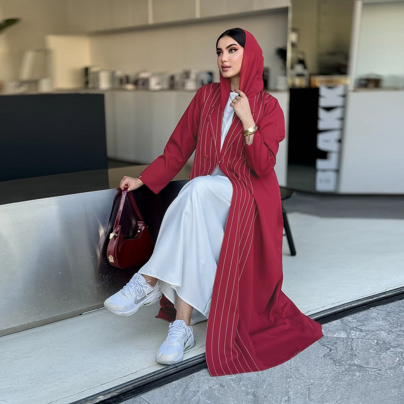 Contrasting color stripe robe