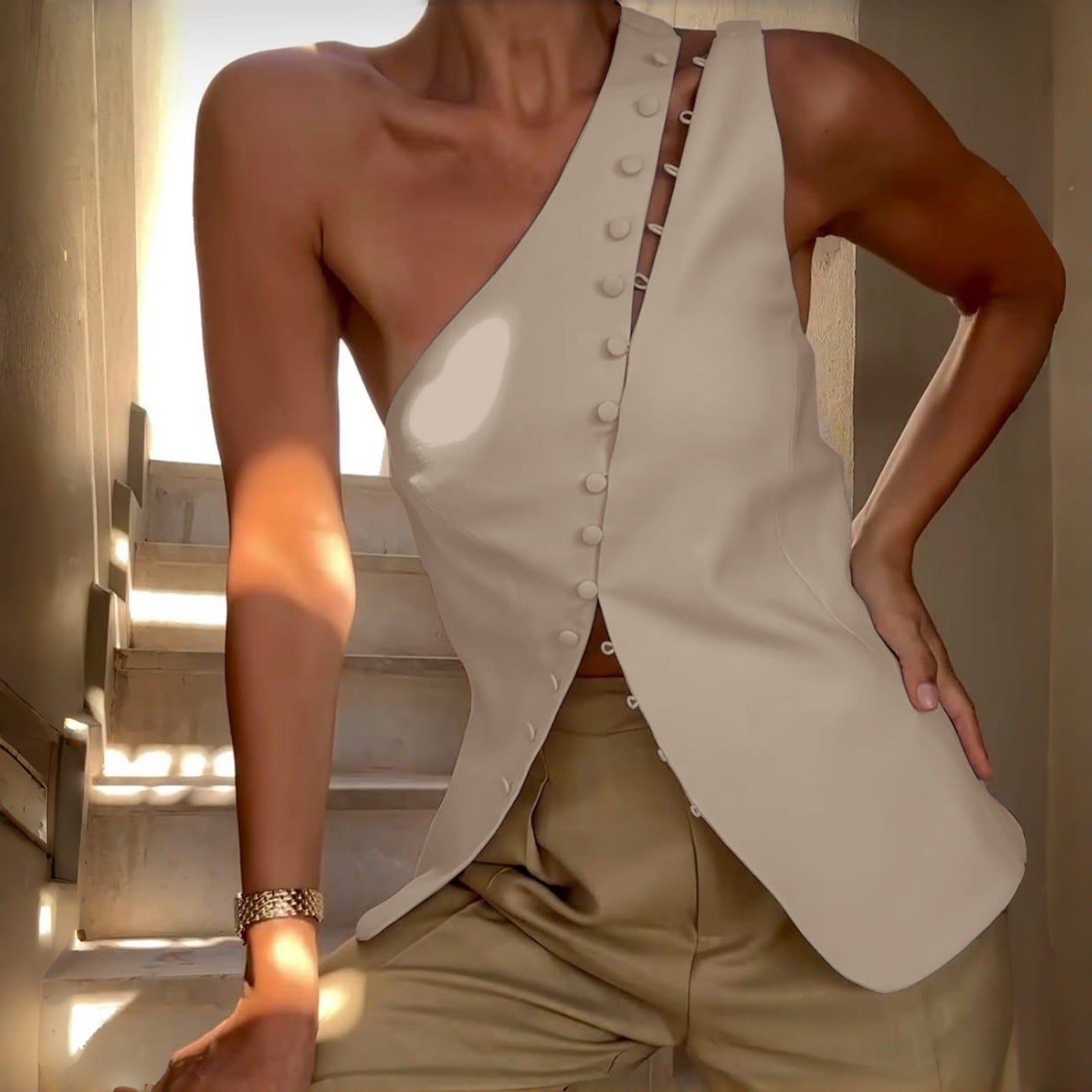 Fashion Sleeveless Vest with Hook Closure