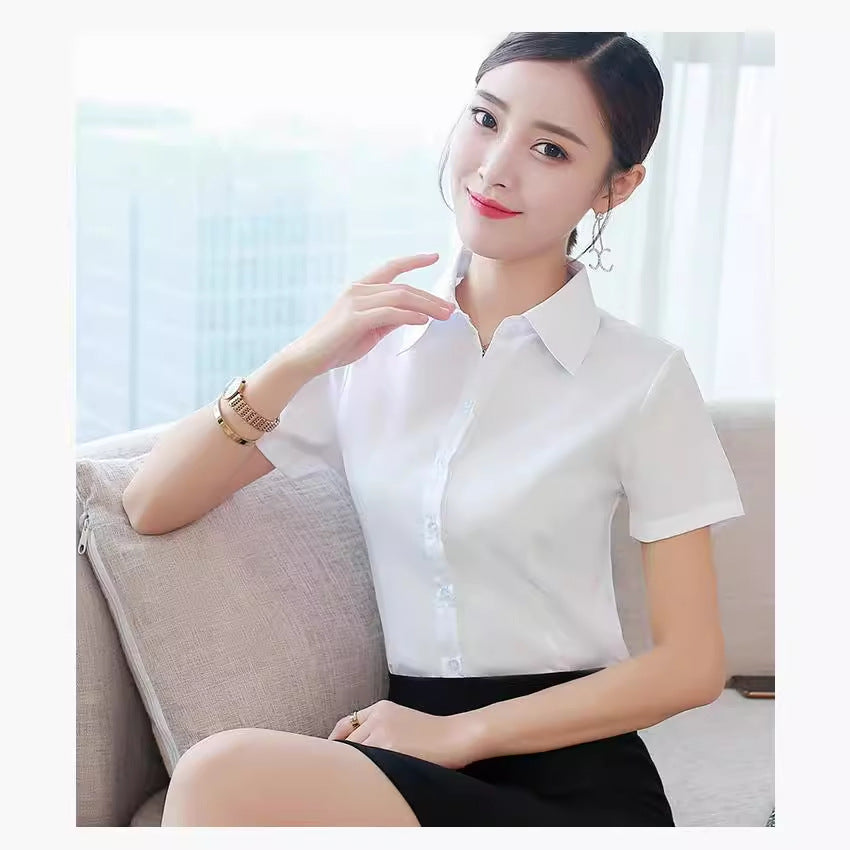 Short-sleeved women's blouse