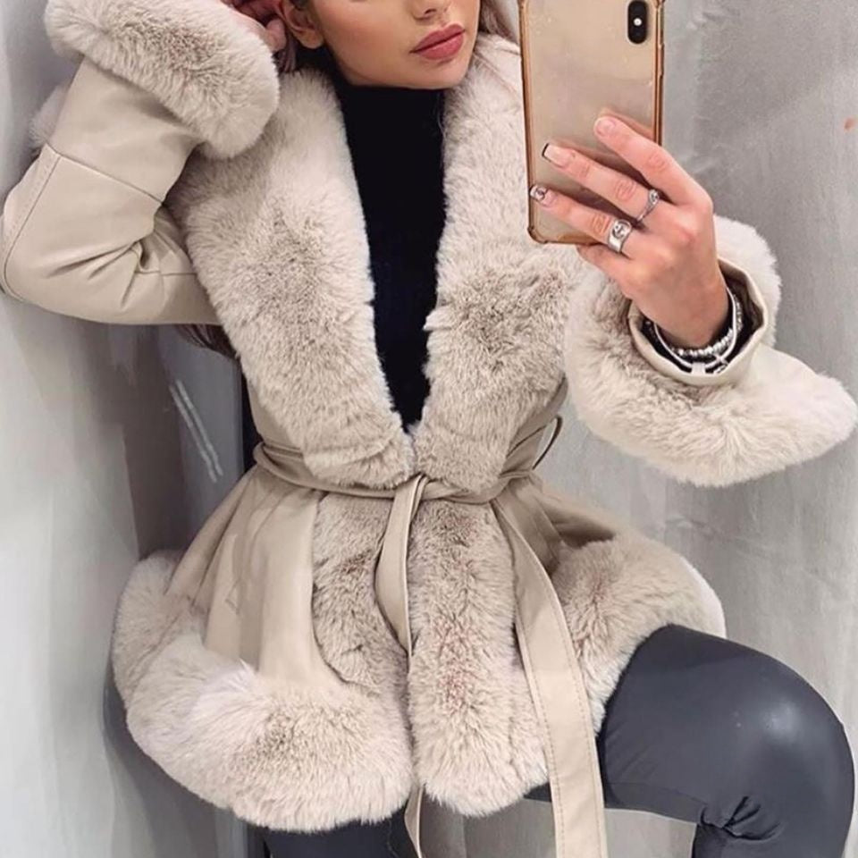 Long-sleeved parka with artificial fur collar