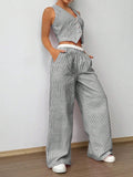 V-neck pullover contrasting color high-waisted pants