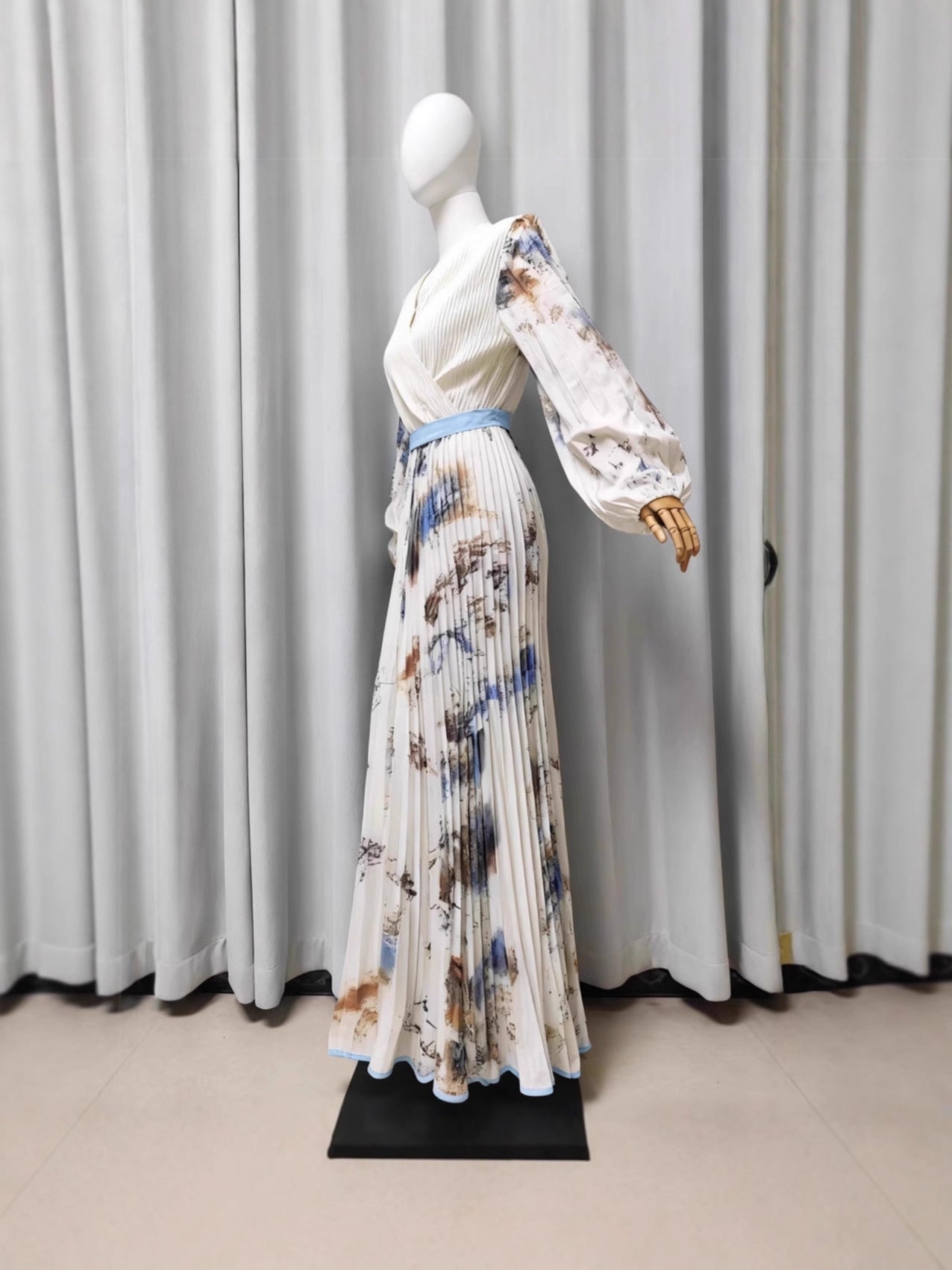 Printed V-Neck Pleated Dress