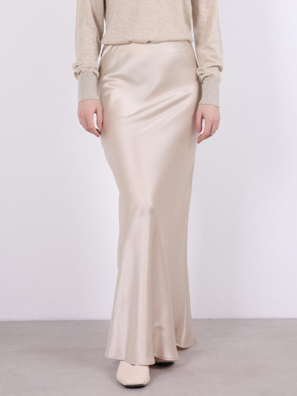 Lace half-length skirt