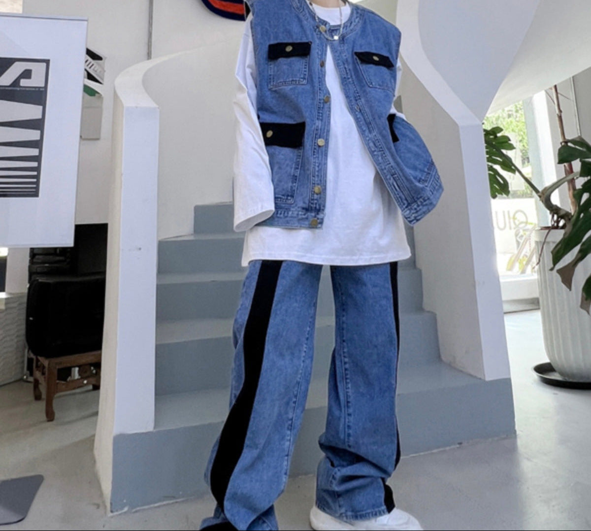 Street-style men's denim jacket and pants set