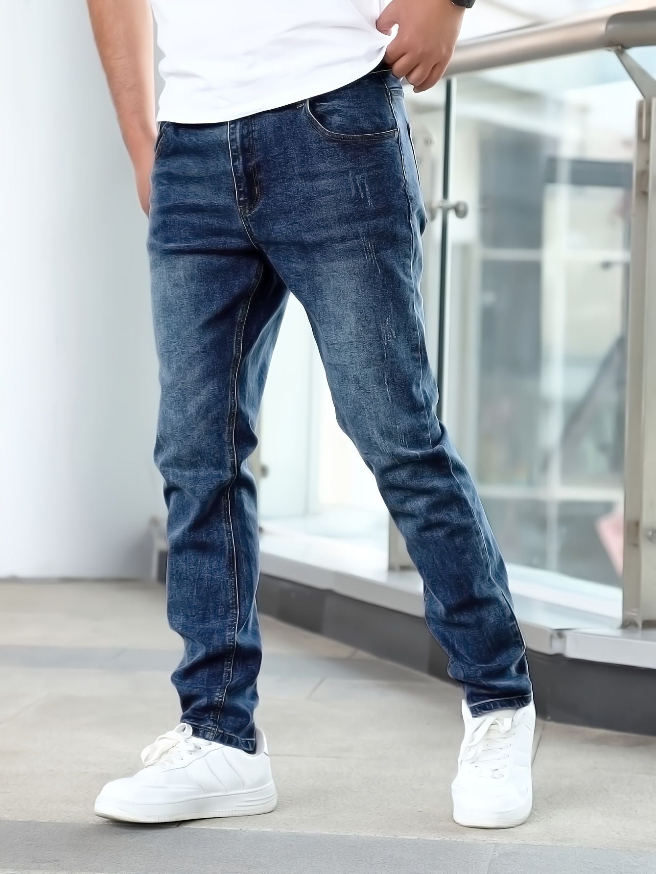Men's casual solid-colored jeans
