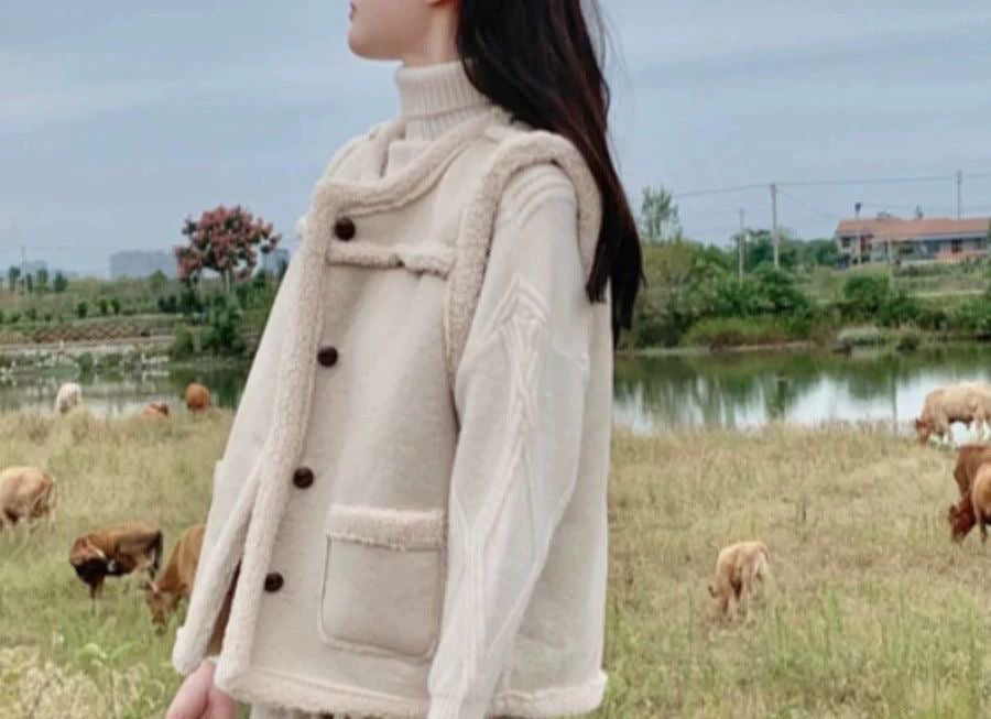 Women's Faux Fur Vest with Round Neck