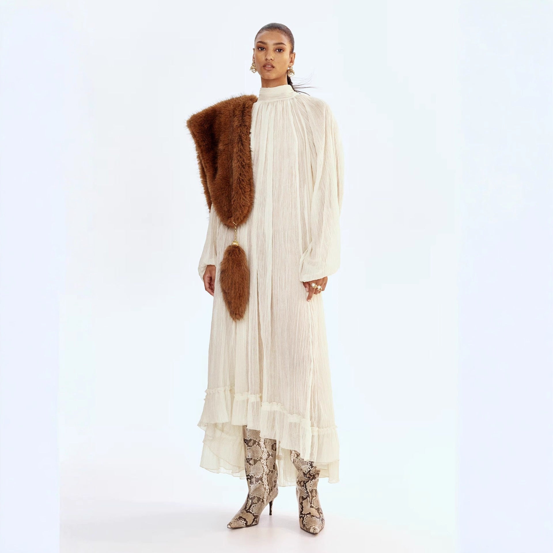 Solid-color dress with long sleeves