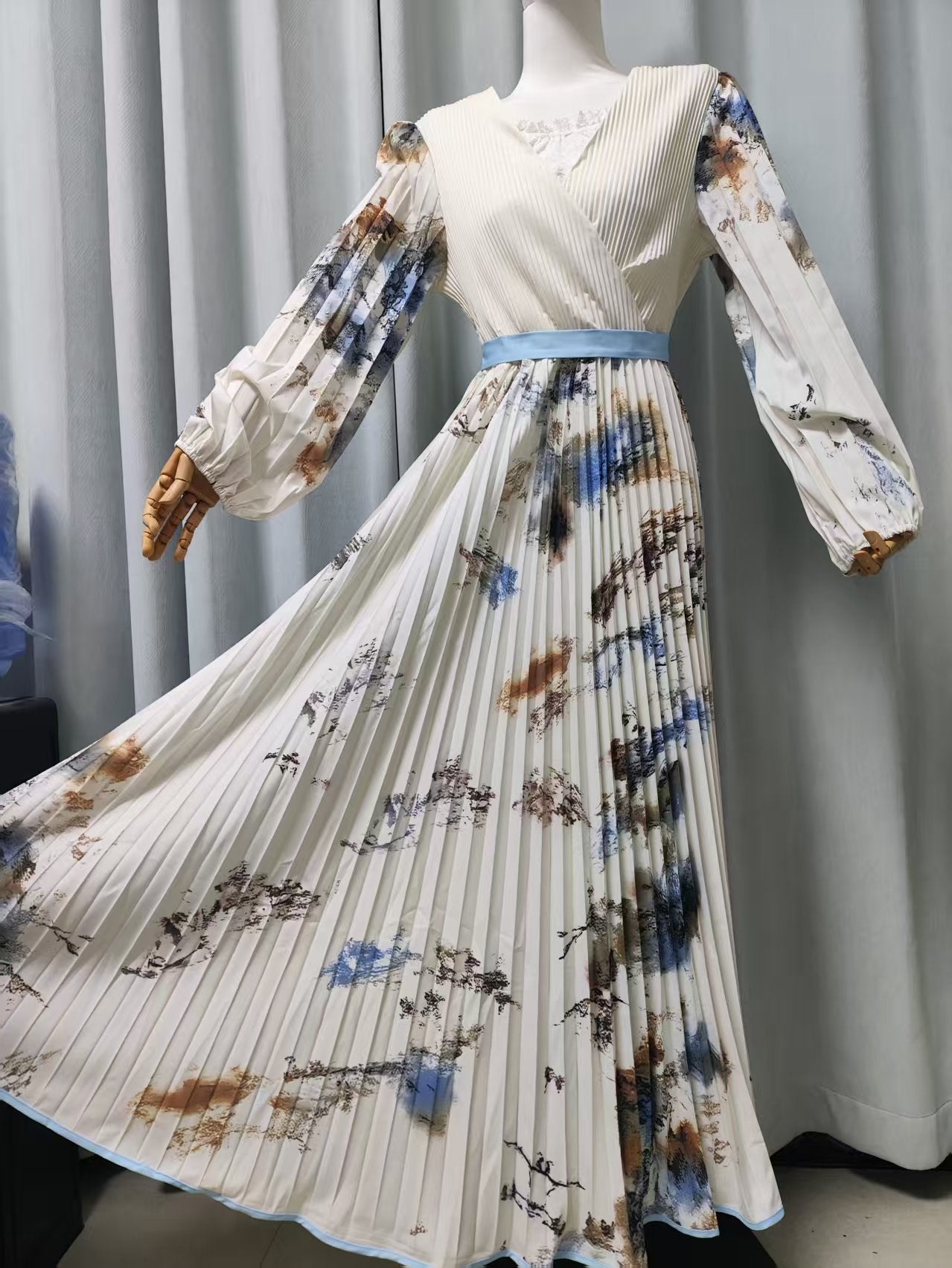 Printed V-Neck Pleated Dress