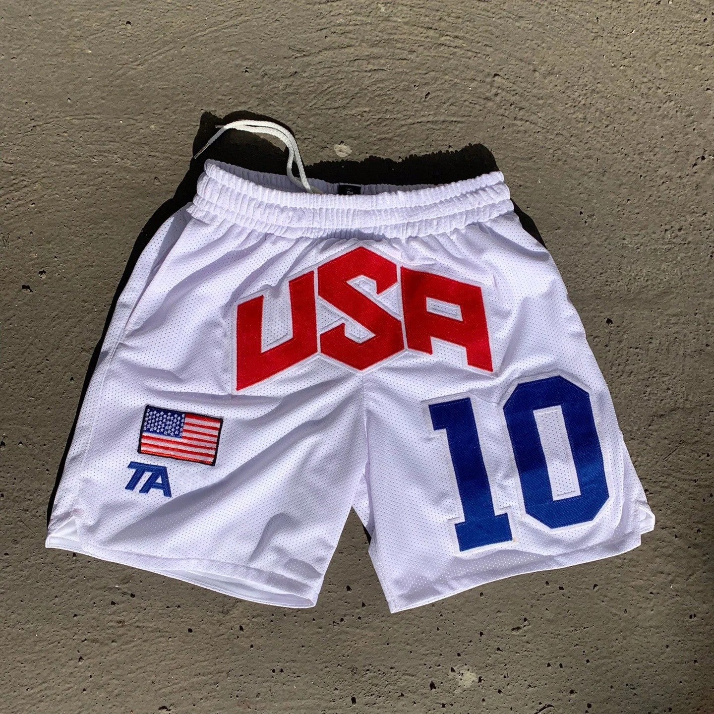 Casual and versatile mesh summer shorts