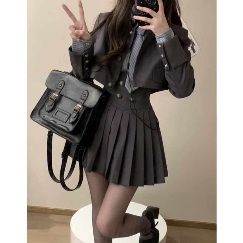College-style short-sleeved suit skirt set