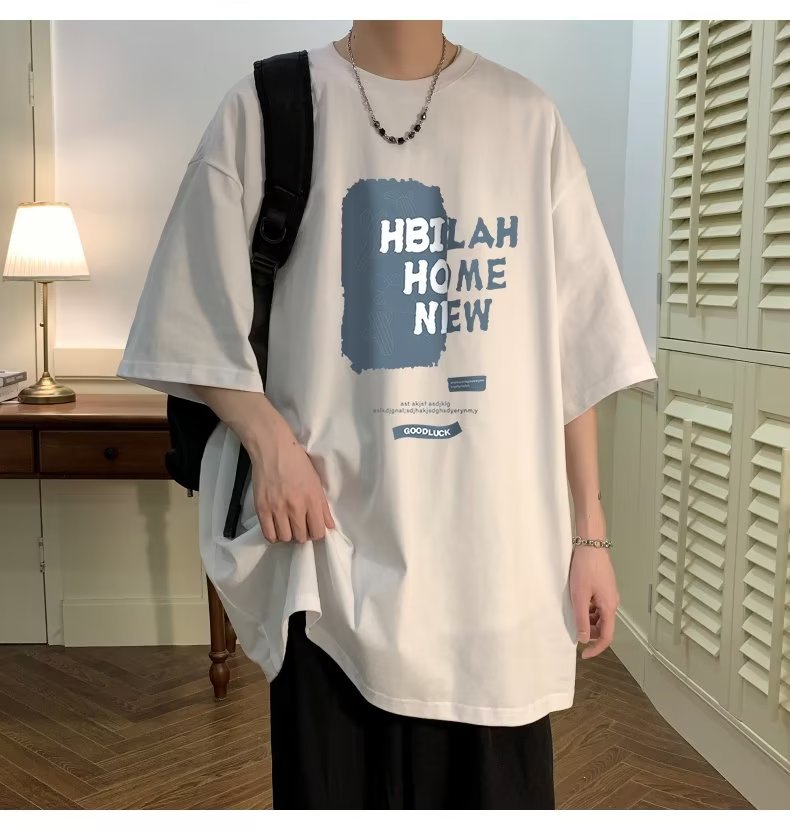 Short-sleeved T-shirt and straight-leg jeans set