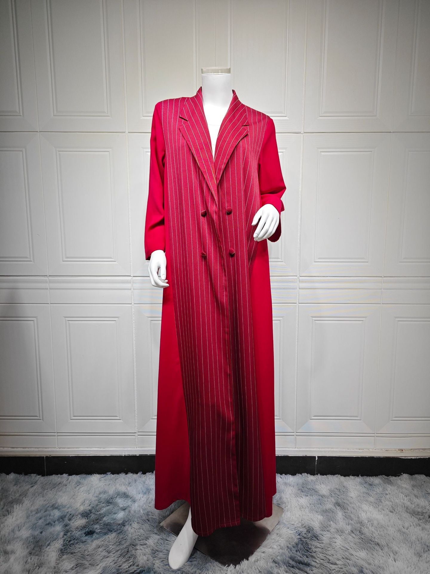 Contrasting color stripe robe