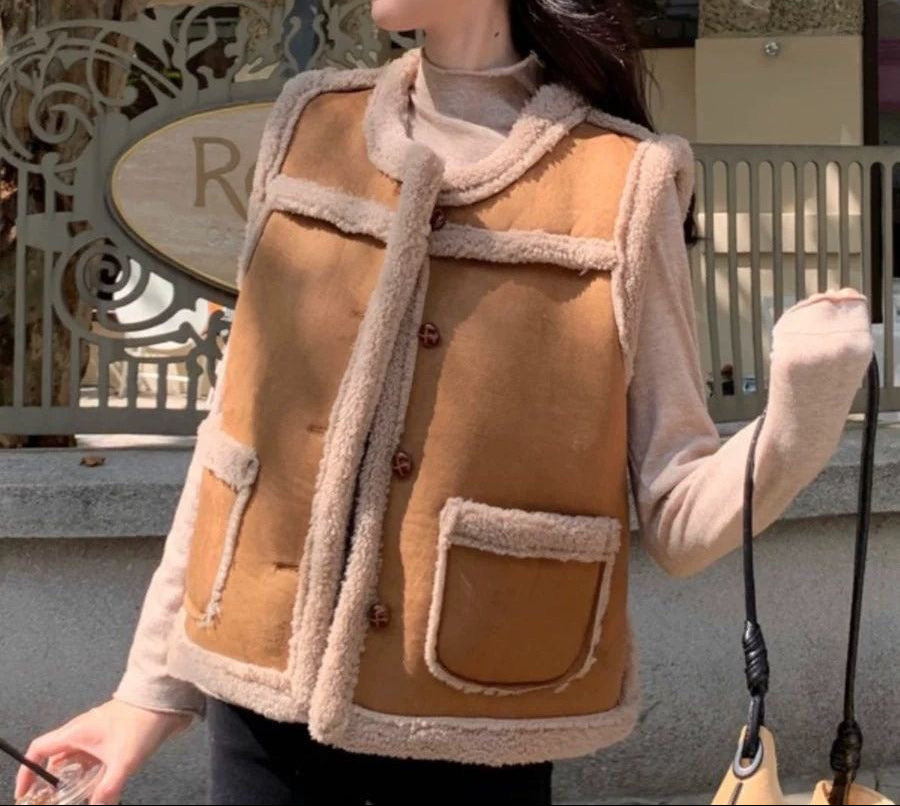 Women's Faux Fur Vest with Round Neck