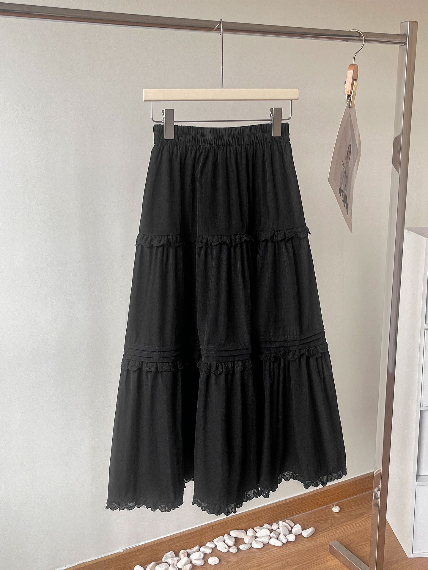Ruffled hem high-waisted half-length skirt