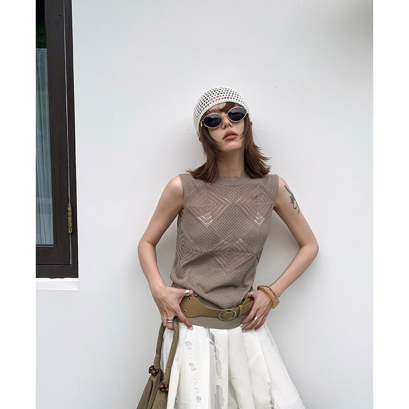 Hollow-out knit sleeveless vest