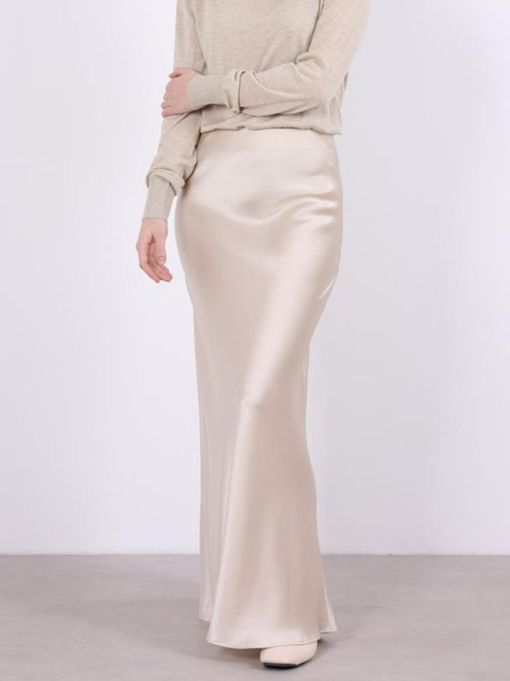 Lace half-length skirt