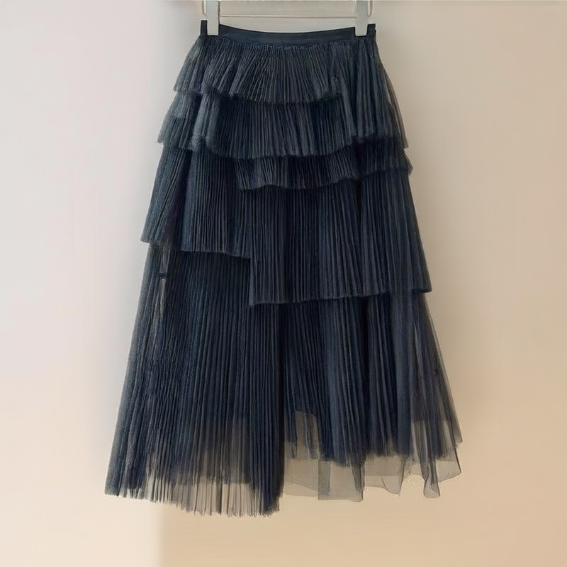Half-length dress pleated skirt cake