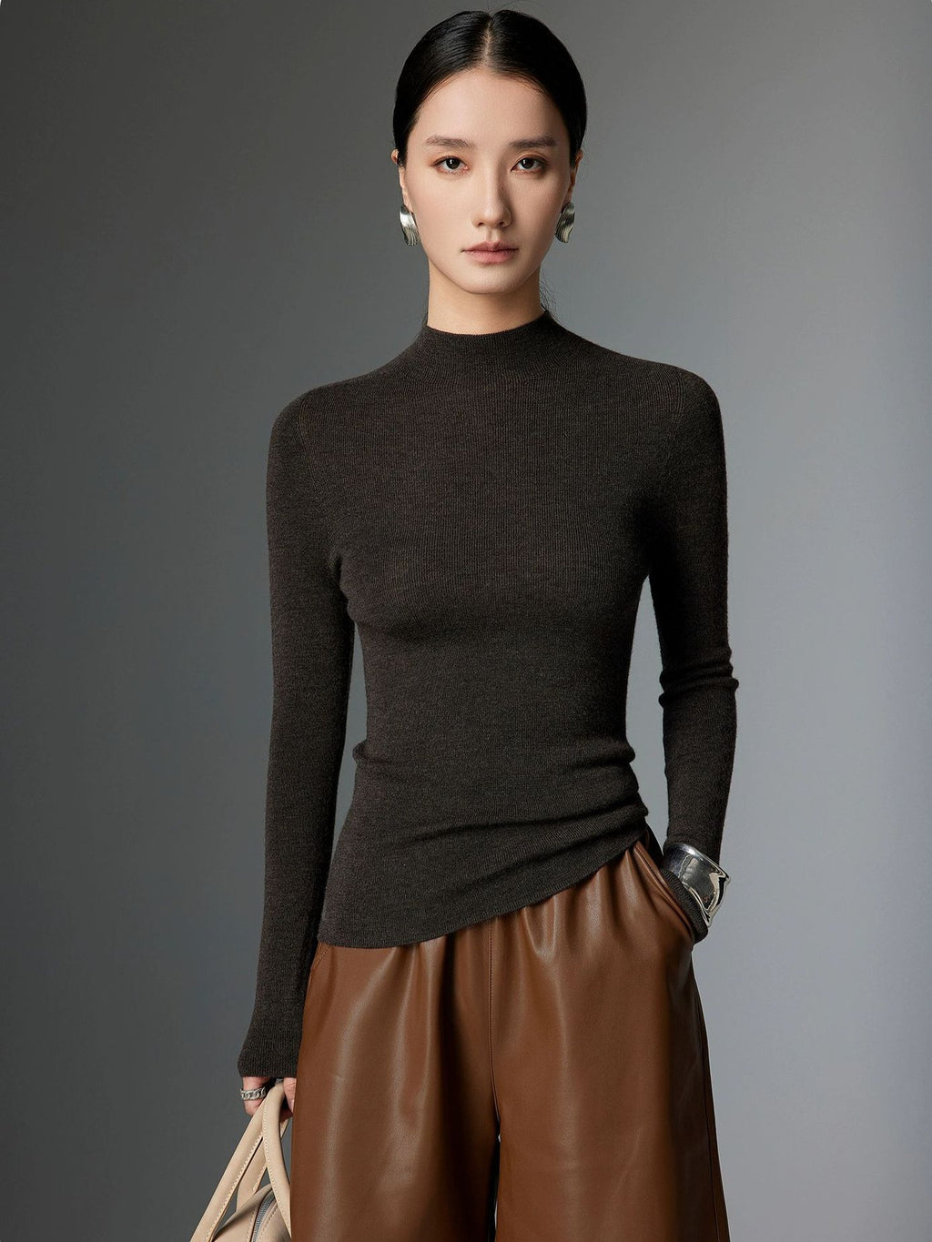 Half-turtleneck and long sleeves sweater