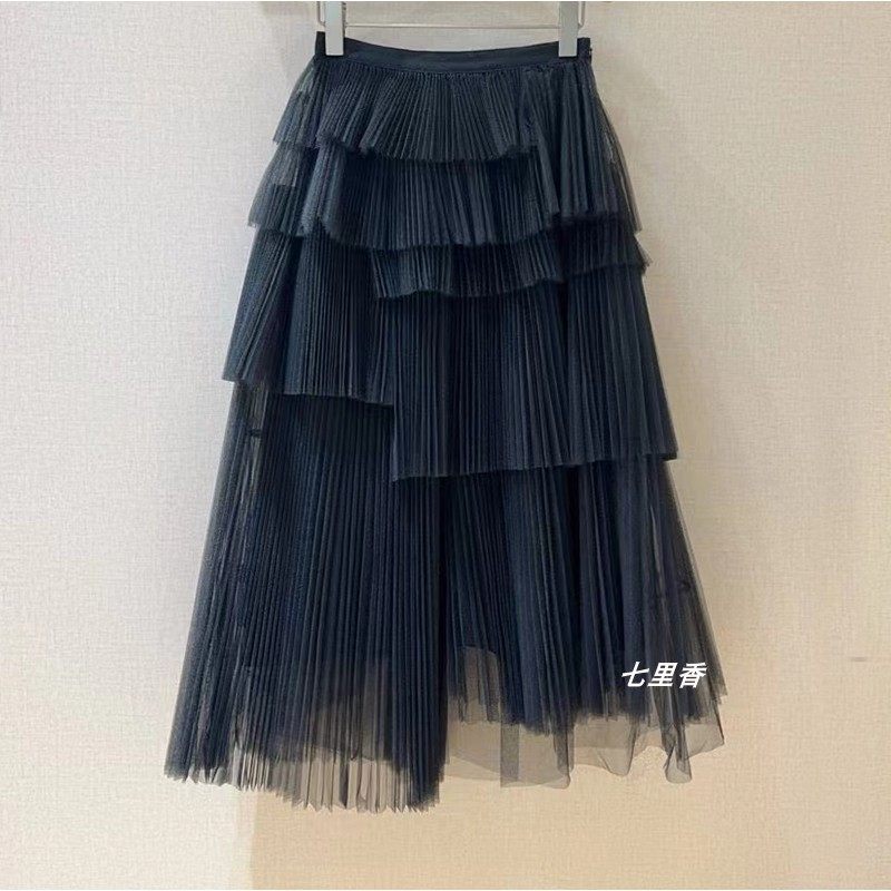 Half-length dress pleated skirt cake